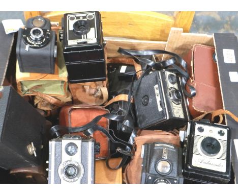 Collection of box type cameras to include Ensign, Kodak, Coronet and others. P&amp;P Group 3 (£25+VAT for the first lot and £