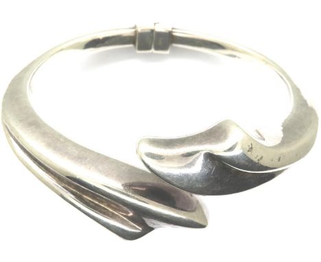 925 silver designer bangle, stamped A.C.E, D: 80 mm. P&amp;P Group 1 (£14+VAT for the first lot and £1+VAT for subsequent lot