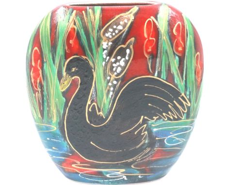 Anita Harris swan vase, signed in gold, H: 14 cm, no cracks or chips. P&amp;P Group 1 (£14+VAT for the first lot and £1+VAT f