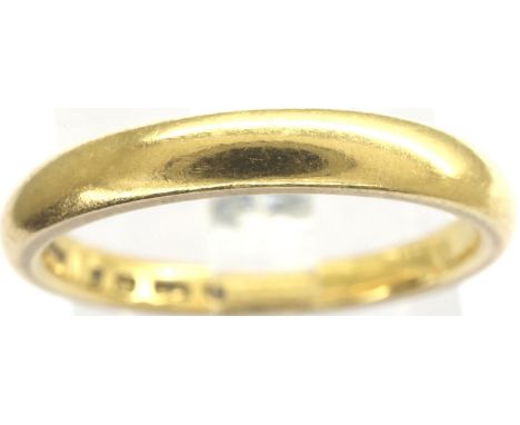 22ct gold wedding band, size K, 3.7g. P&amp;P Group 1 (£14+VAT for the first lot and £1+VAT for subsequent lots) 