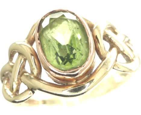 Clogau 9ct gold ring set with central peridot, 2.3g, size K. P&amp;P Group 1 (£14+VAT for the first lot and £1+VAT for subseq