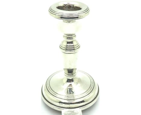 B &amp; Co sterling silver candlestick, H: 10 cm, 114g. P&amp;P Group 1 (£14+VAT for the first lot and £1+VAT for subsequent 