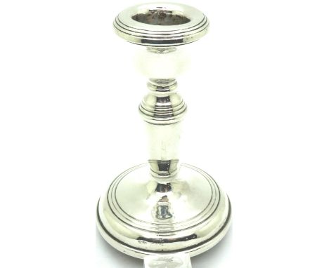 B &amp; Co sterling silver candlestick, H: 10 cm, 114g. P&amp;P Group 1 (£14+VAT for the first lot and £1+VAT for subsequent 