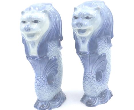 Pair of blue ground Merlions, H: 27 cm, no cracks or chips. P&amp;P Group 3 (£25+VAT for the first lot and £5+VAT for subsequ