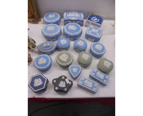 Eighteen Wedgwood Jasper ware trinket boxes.