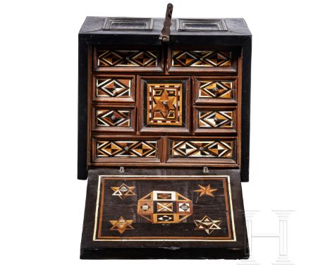 Ebenholzfurniertes Kabinettkästchen mit geometrischem Dekor, Nürnberg, um 1600  Rechteckiger Weichholzkorpus mit Furnier aus 