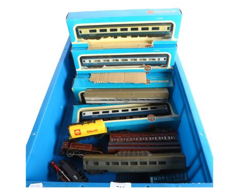 A large quantity of boxed Inter-City OO gauge carriages, models include Hornby Railways R.439 B.R. coach, Airfix Railway Syst