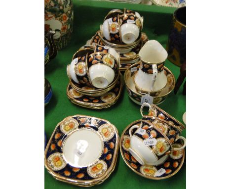 Early Royal Albert tea service for 11 people with floral and gilded decoration.