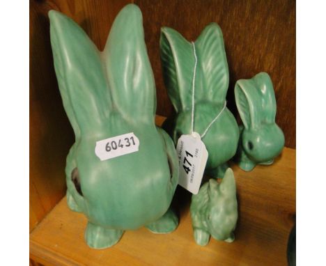 Graduated set of Sylvac bunnies and another, (4).