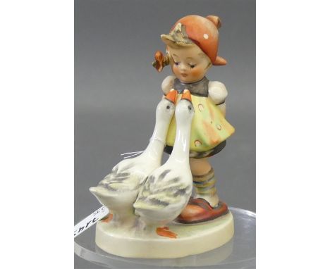 Hummelfigur 47/3/0, "Gänseliesl", Ausformung 1936, Manufaktur Goebel, h 10,5 cm, 