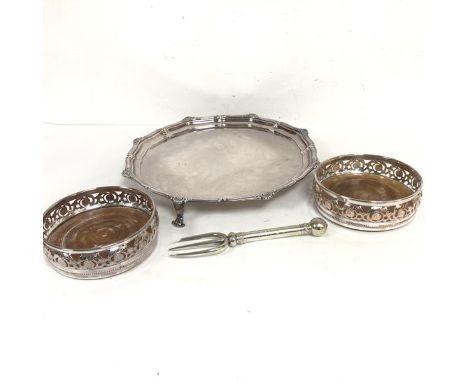 An Epns scalloped Georgian style waiter on scroll supports (4cm x 30cm), a pair of 19thc Sheffield plated wine slides (4cm x 