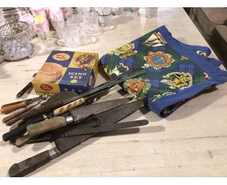 A Tala boxed icing set, miscellaneous treen handled spice or spoon sizes, various carving knives etc. and a quilted tartan Cl