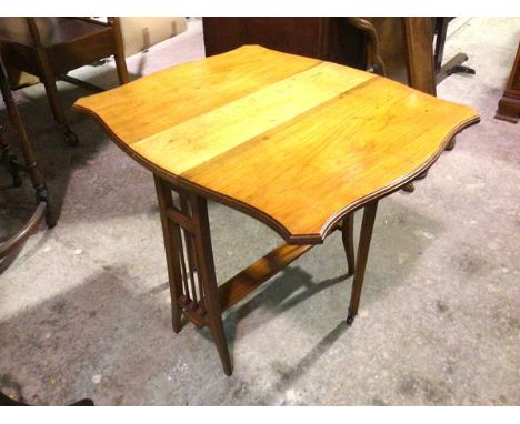 An Edwardian mahogany Sutherland tea table with serpentine top, raised on pierced end supports