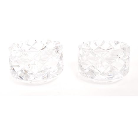 Gunnar Cyrén (1931-2013) for Orrefors - A pair of Swedish heavy cut crystal glass Sofiero bowls. With etched signatures to un