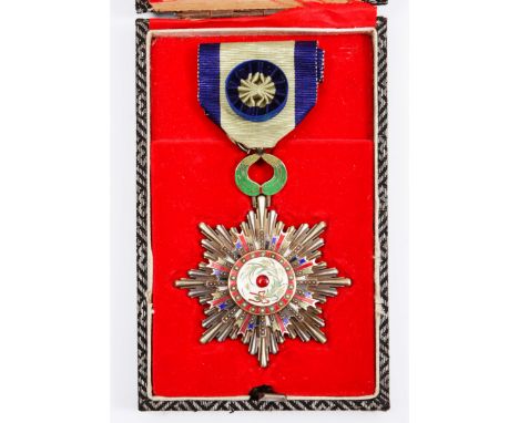 AN EARLY 20TH CENTURY CHINESE GILT METAL ENAMEL AND PEARL DECORATED MEDAL 'The Order of the Precious Brilliant Golden Grain',