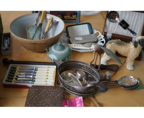 Mixed box of silver plated ware & others 