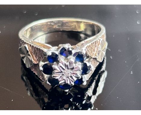 9ct Gold ring set with diamond & sapphires Size K 3.6g 