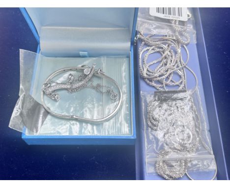 Collection of silver jewellery 