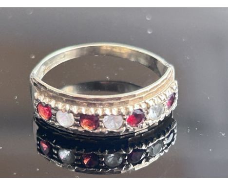 9ct Gold ring set with garnets & cz stones Size K 1.7g 