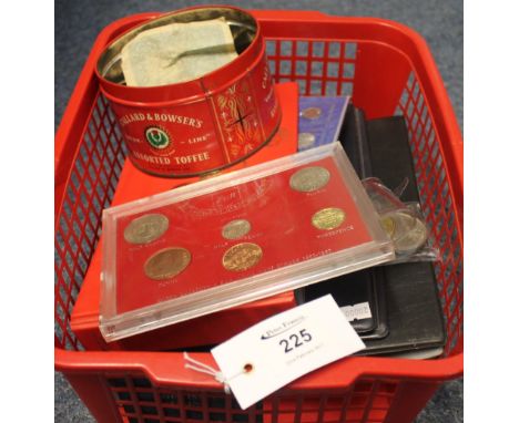 Tray of assorted GB and foreign coins and notes to include: French notes; Britain's First Decimal Coin set; Coinage of Great 