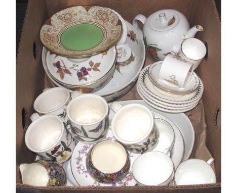 Box of assorted china to include: Portmeirion 'Botanic Garden' items including mugs and saucers; Royal Worcester 'Evesham' ov