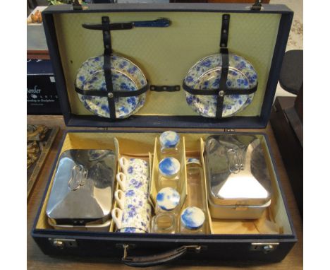 Vintage Brexton picnic hamper in fitted case.