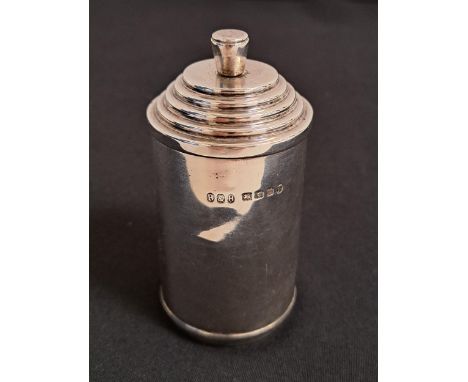 SILVER PEPPER GRINDERthe cylindrical grinder with stepped cover, London hallmarks for 1935 with Jubilee mark, the base mechan