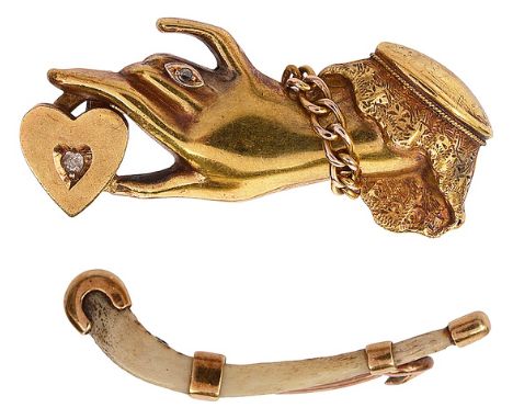 A 15ct Edwardian brooch in the form of handhallmarked Chester 1902, the outstretched hand hold a heart between index and thum