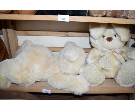 MIXED LOT COMPRISING A TOY POLAR BEAR AND A TOY RABBIT (2)