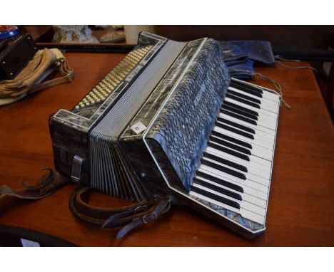 HOHNER VERDI 3 PIANO ACCORDION