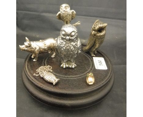 A car mascot in the form of an owl housed on a hard wood stand base, a trinket box in the form of a pig and a nine carat gold