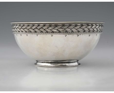An Edwardian Arts &amp; Crafts silver bowl, with rope twist border, W. H. Haseler, Birmingham 1914, diameter 11.5cm, weight 1