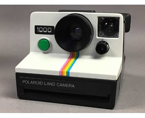 POLAROID 1000 LAND CAMERA,in original box 