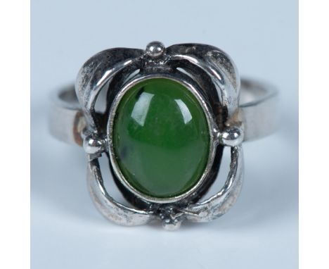 Beautiful Southwest Native American ring made from sterling silver set with a green stone. Size 8. 4g. Country of Origin: Uni