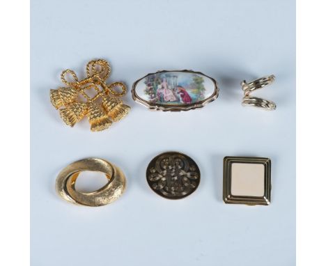 Fabulous selection of gold tone scarf rings. With the popularity of scarfs today these rings are a great addition to any ward