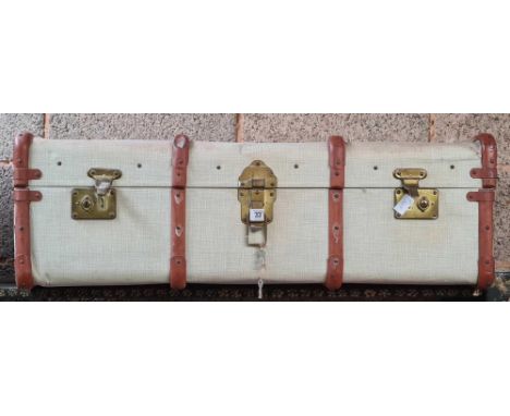 VINTAGE TRAVEL TRUNK