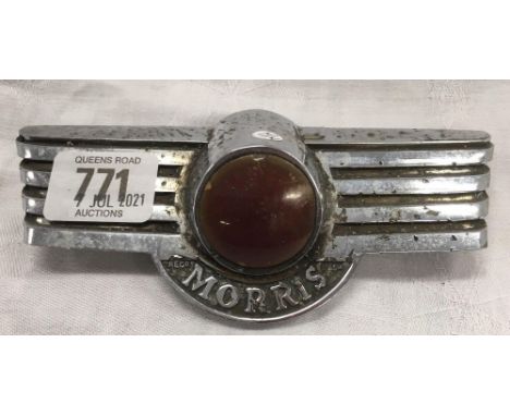 VINTAGE MORRIS BONNET BADGE