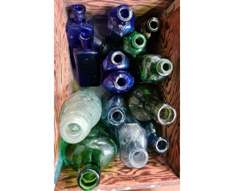 QTY OF VINTAGE CLEAR &amp; BLUE GLASS BOTTLES