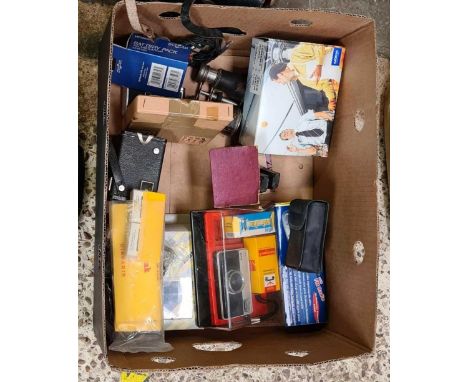 CARTON OF MISC PHOTOGRAPHY EQUIPMENT INCL; BAGS, PAIR OF BINOCULARS &amp; KODAK INSTAMATIC