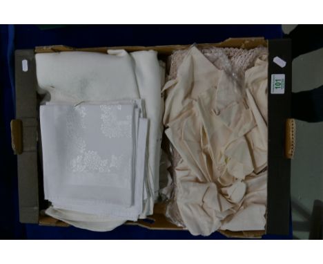 A collection of vintage linen 