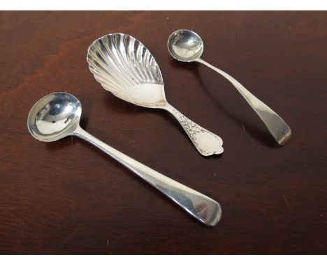 A silver tea caddy spoon with shell form bowl, mustard spoons and salt (3), 31g 