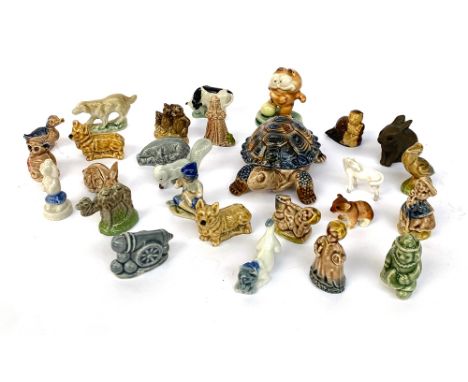 A quantity of whimsies, mostly Wade, to include a Wade tortoise trinket dish, 11cmL