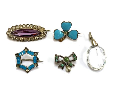 A small quantity of early 20th century jewellery to include an Art Deco silver and rock crystal pendant; silver and amethyst 