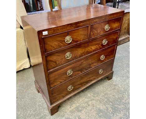 A George III mahogany chest of drawers, caddy moulded top over two short and three graduating drawers, on bracket feet, 100x4