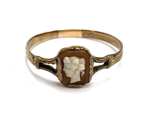 A Victorian gold cameo ring (af), unmarked but tests as 9ct, size U, 1.4g