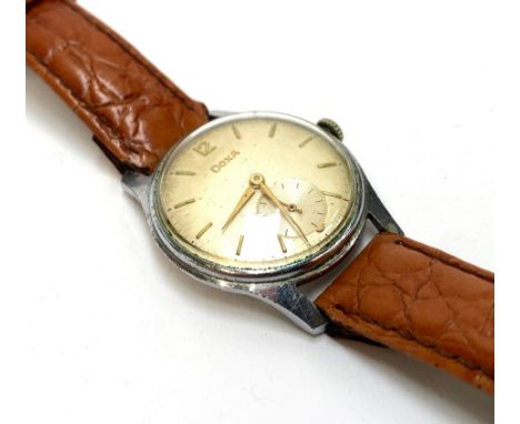 A gent's Doxa manual wind watch, with subsidiary seconds, baton hour markers and Arabic '12', approx. 31mm diameter