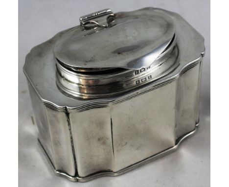 An Edwardian silver tea caddy, Birmingham 1905, of rectangular panelled form with reeded border, hinged cover, height 7.5 cm,