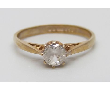 A 9ct gold ring set with a white spinel, 1.4g, K