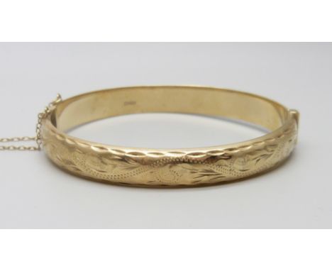 A 9ct gold bangle, 10g, 55mm x 58mm