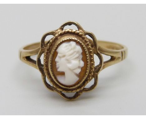 A 9ct gold cameo ring, 1.5g, K